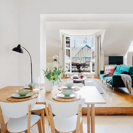 Days - Loft With Terrace And Castle View By Vltava River In Smichov Apartment *