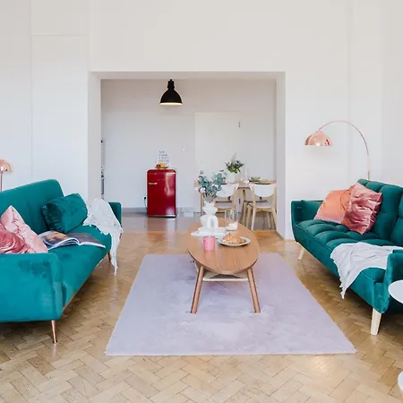 Days - Loft With Terrace And Castle View By Vltava River In Smichov Prag