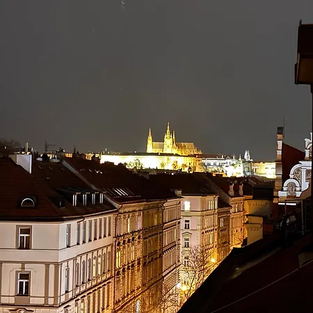 Days - Loft With Terrace And Castle View By Vltava River In Smichov *