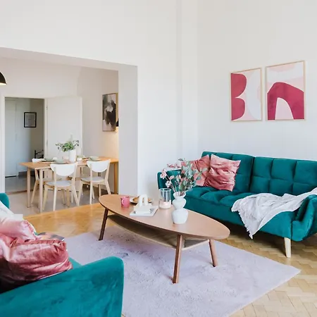 Days - Loft With Terrace And Castle View By Vltava River In Smichov Apartment