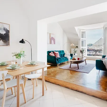 Days - Loft With Terrace And Castle View By Vltava River In Smichov *