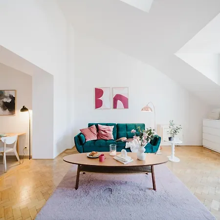 Apartmán Days - Loft With Terrace And Castle View By Vltava River In Smichov *