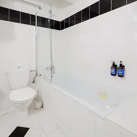 Days - Loft With Terrace And Castle View By Vltava River In Smichov * Praha