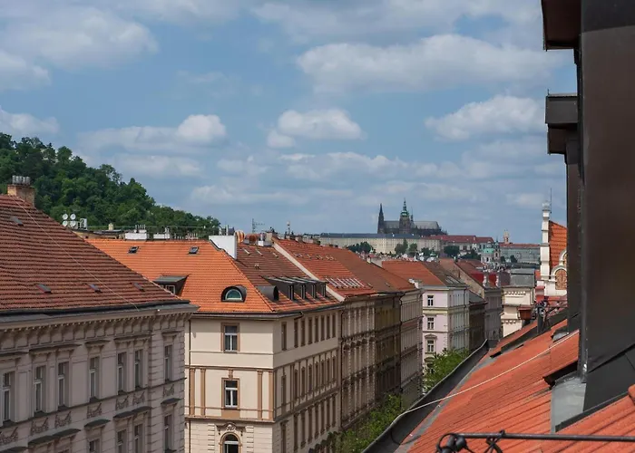 Days - Loft With Terrace And Castle View By Vltava River In Smichov Daire Prag