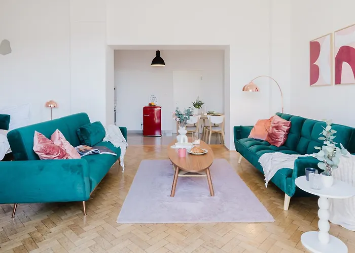 Days - Loft With Terrace And Castle View By Vltava River In Smichov Prag
