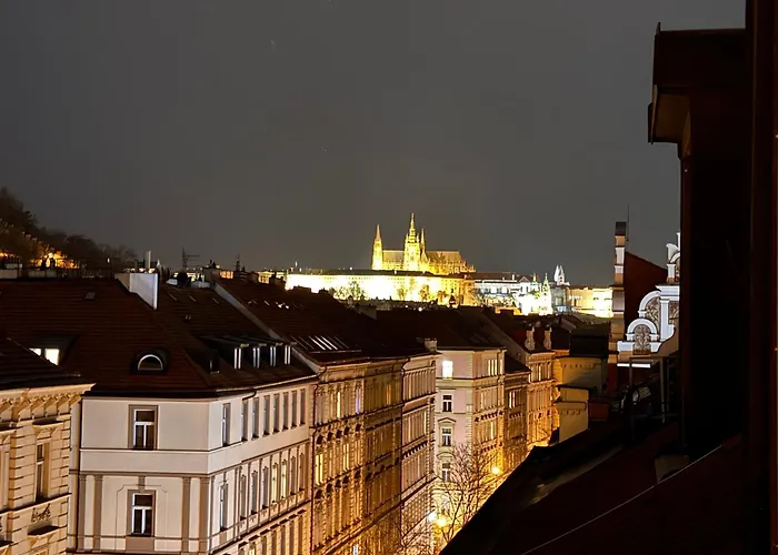 Days - Loft With Terrace And Castle View By Vltava River In Smichov *