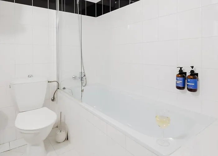Days - Loft With Terrace And Castle View By Vltava River In Smichov * Prag
